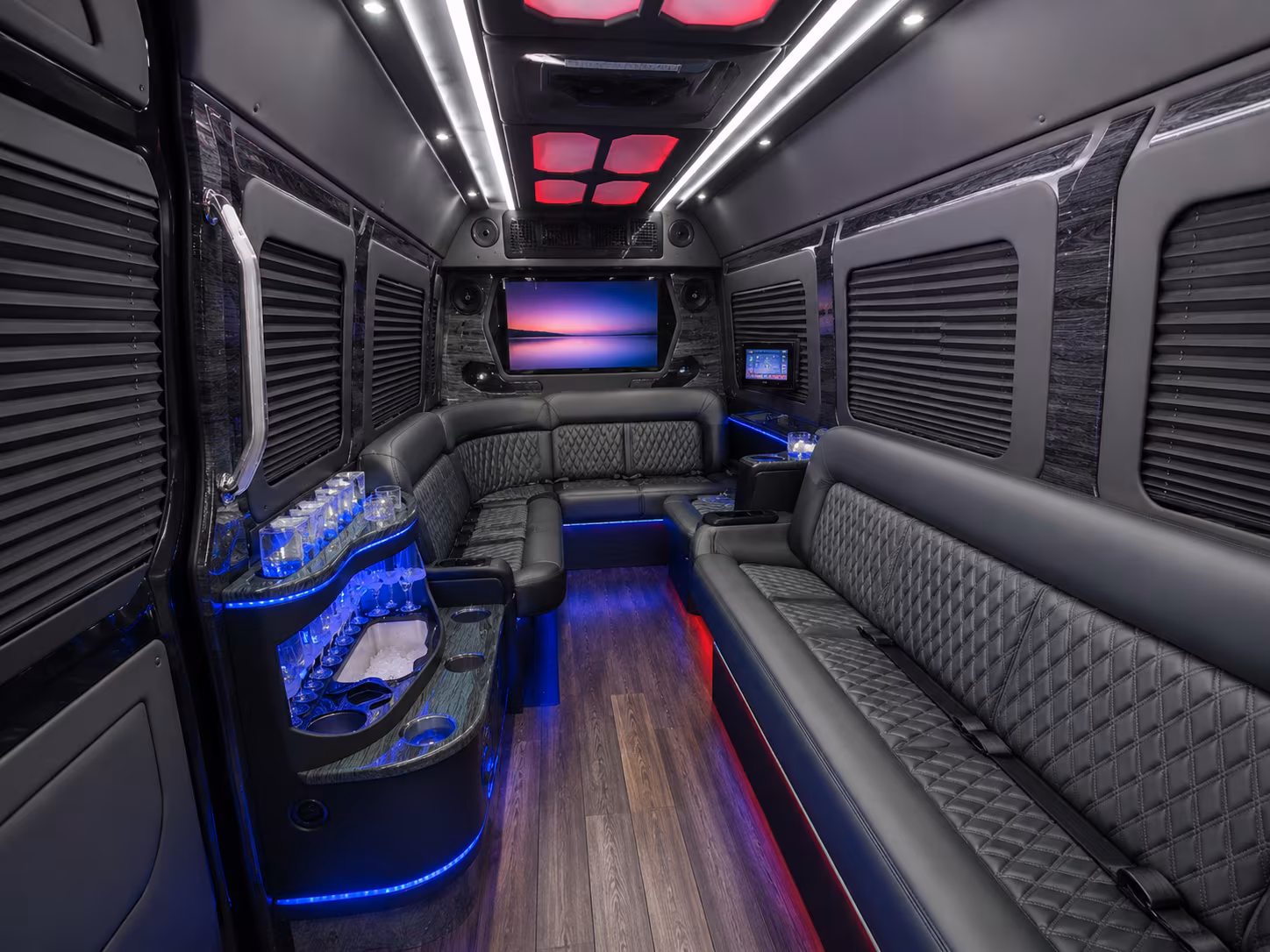 new braunfels 30 passenger party bus