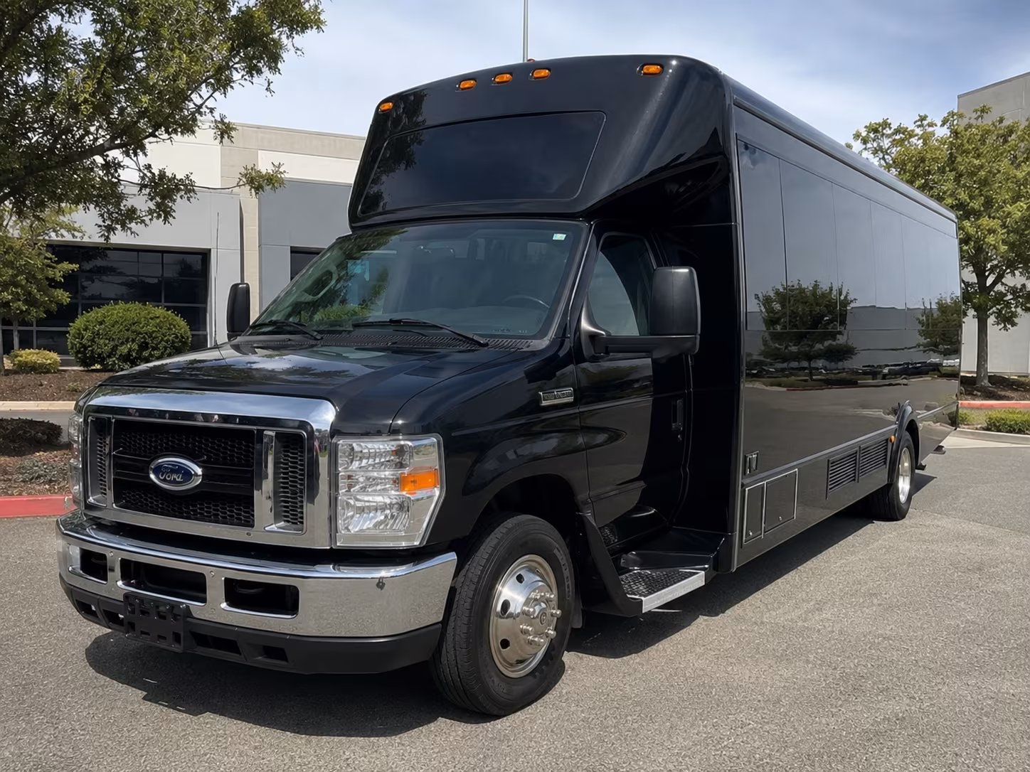 new braunfels party bus